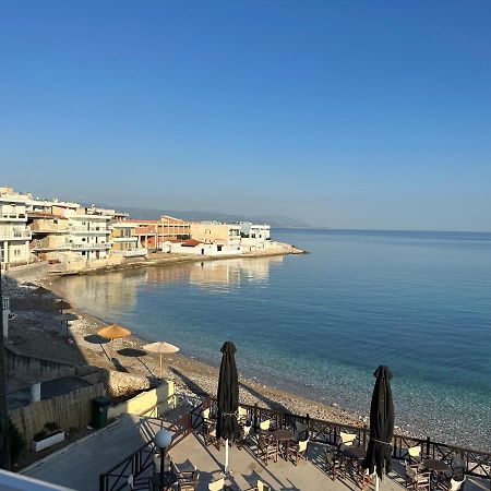 Beach Retreat In Town Corinth Екстериор снимка