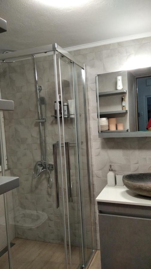 Beach Retreat In Town Corinth Екстериор снимка