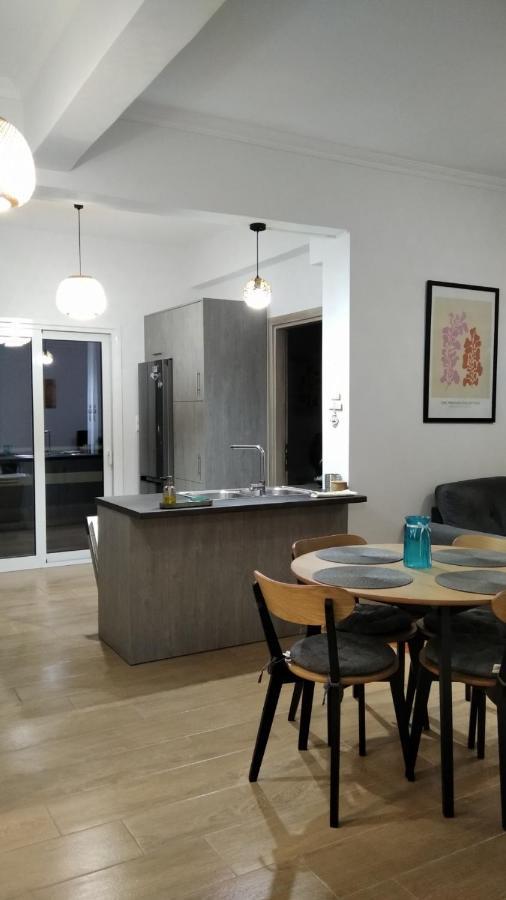 Beach Retreat In Town Corinth Екстериор снимка