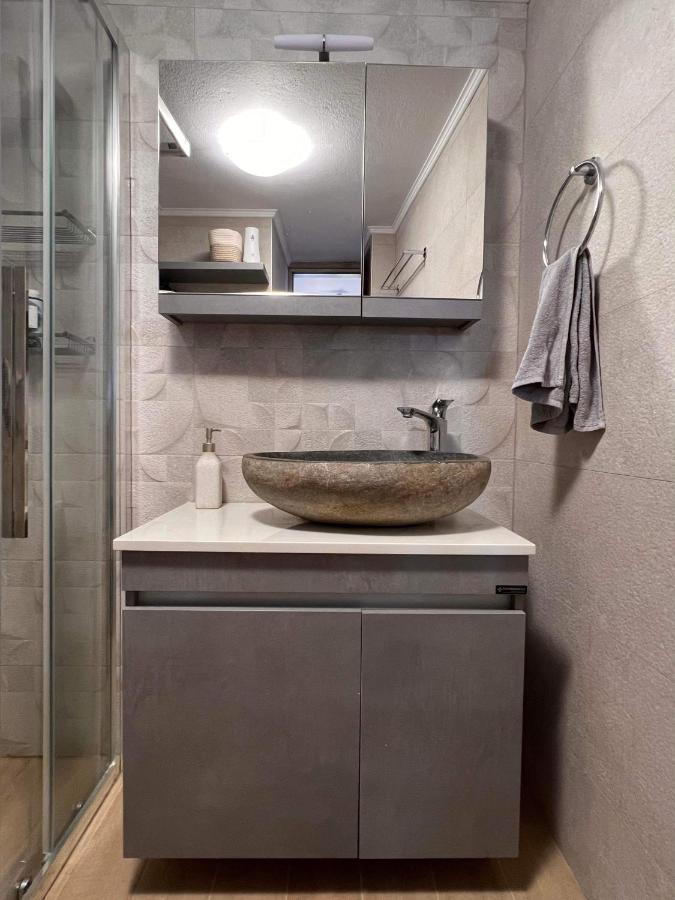 Beach Retreat In Town Corinth Екстериор снимка