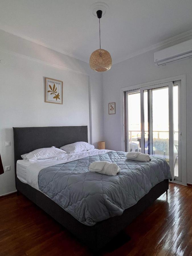Beach Retreat In Town Corinth Екстериор снимка